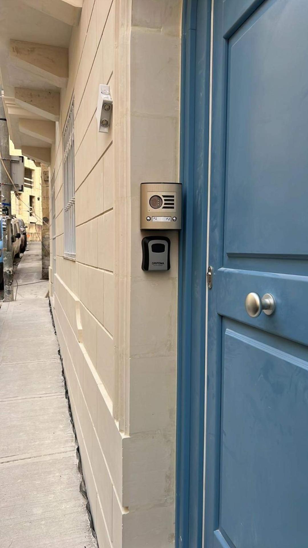 Dar Barbara Duplex 2 Double Bedrooms,2 Sofa Beds Large House With Terrace Roof Views Of Valletta Cospicua Exterior photo