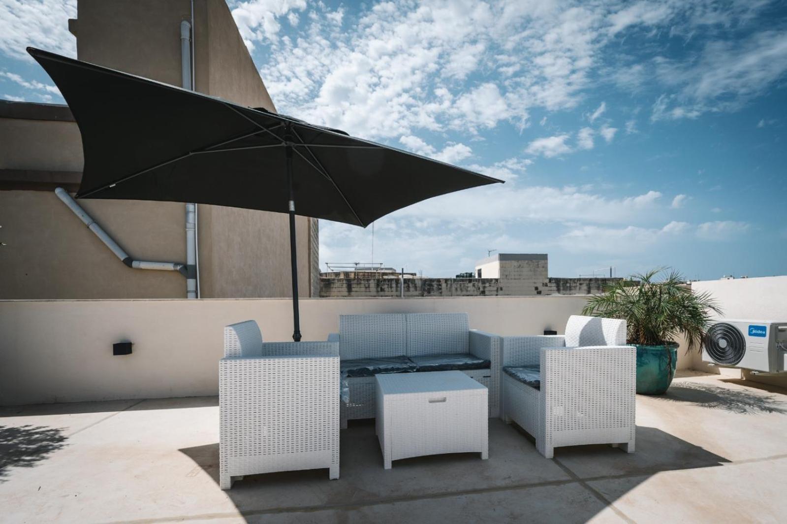 Dar Barbara Duplex 2 Double Bedrooms,2 Sofa Beds Large House With Terrace Roof Views Of Valletta Cospicua Exterior photo